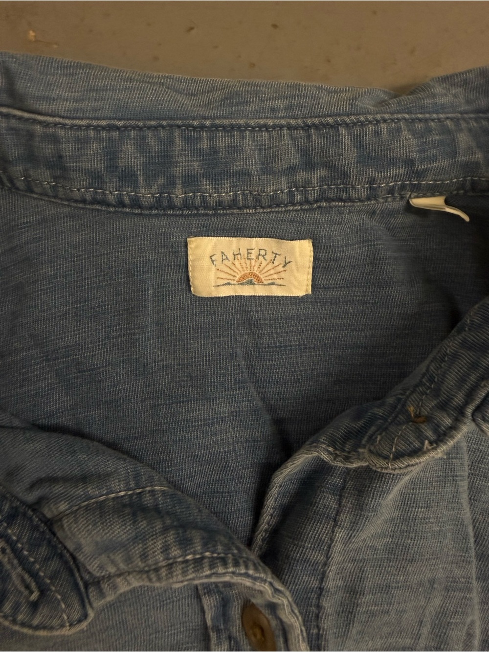 Women’s Faherty Blue Button Down Shirt size Medium - Picture 3 of 3
